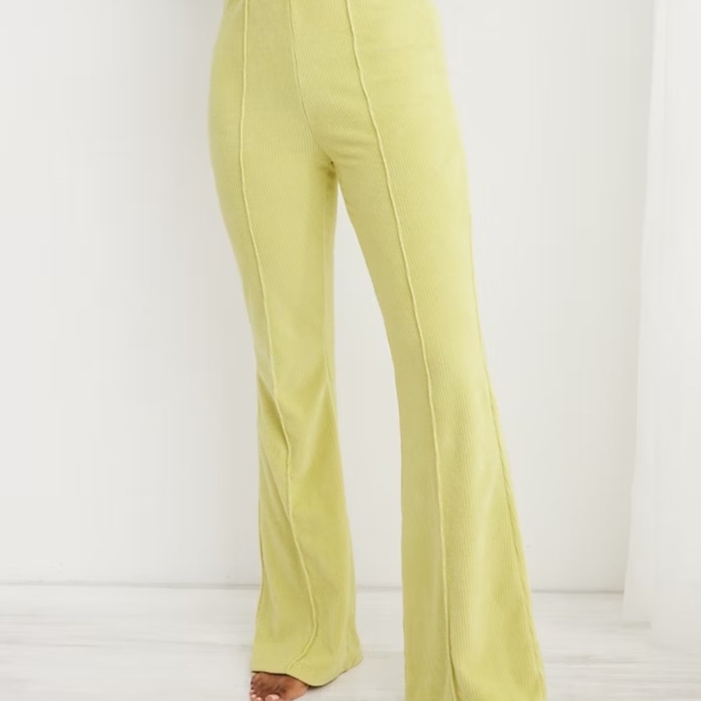 NWOT - Aerie Groove-On Rib Velour Flare Pant - Size Small